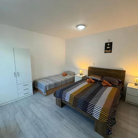 Laura Apartman *
